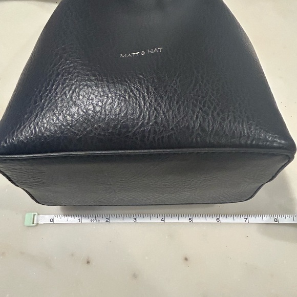 Matt & Nat Black Crossbody Bag with Sleek Design - Picture 6 of 7